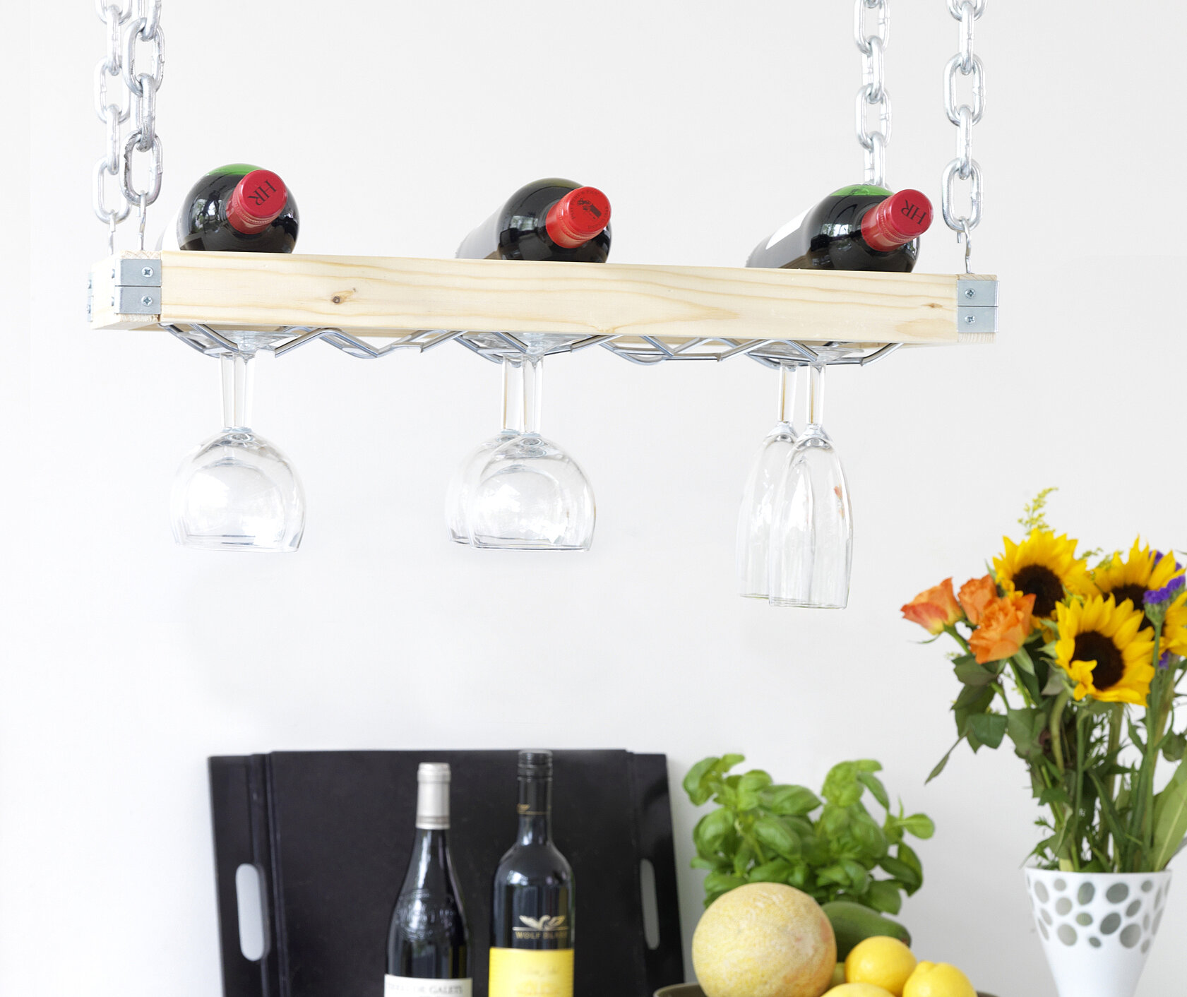 Schwebendes Weinlager