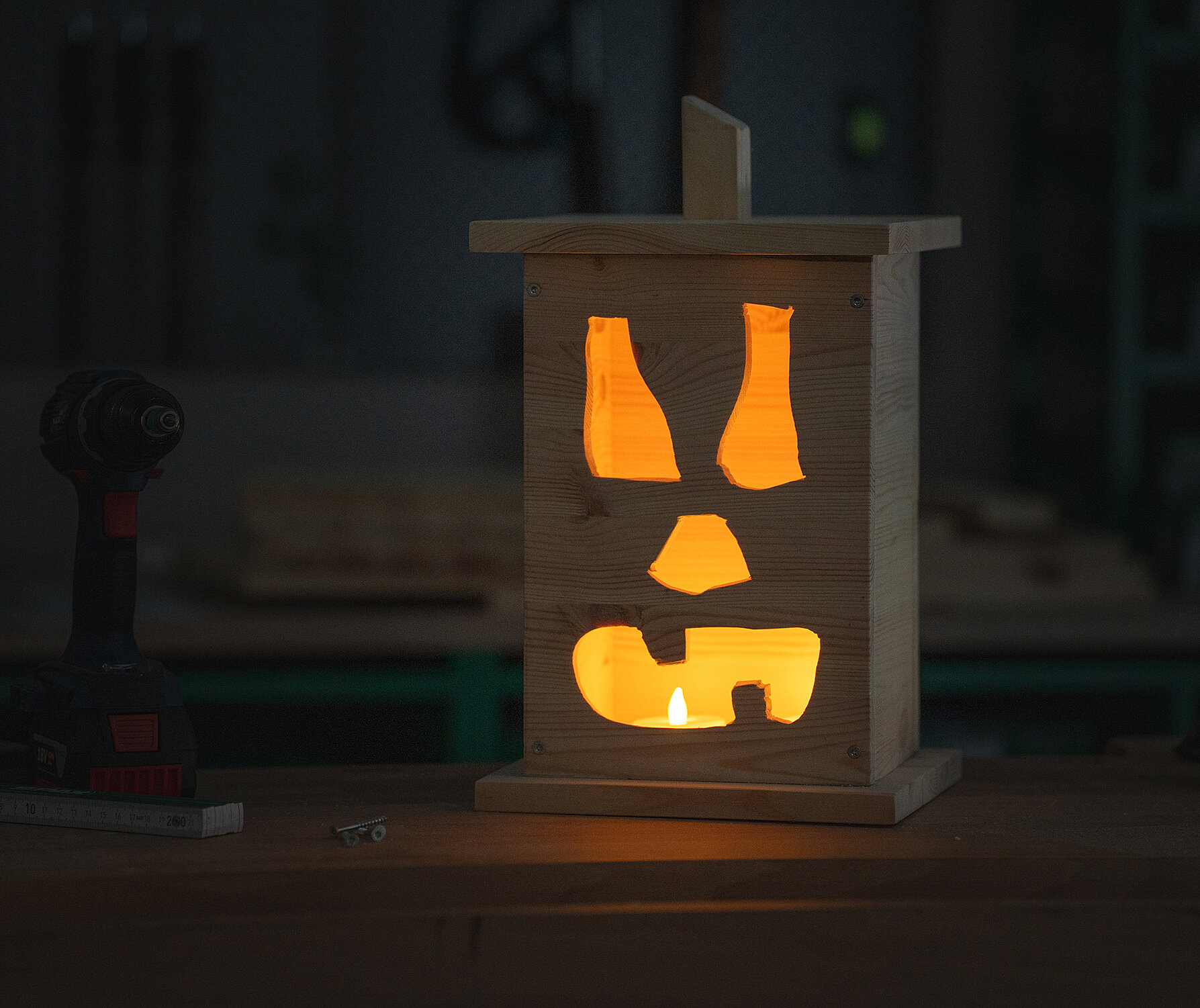 Halloween-Laterne aus Holz