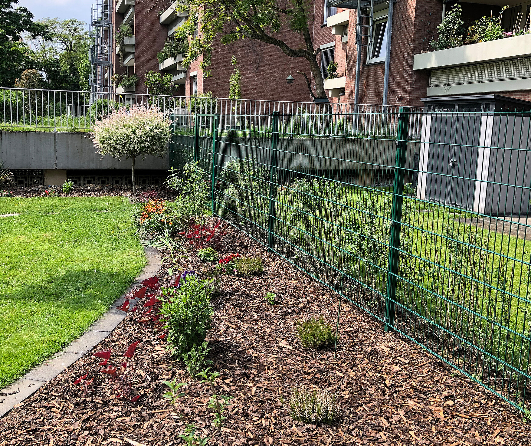 Gartenzäune sicher befestigen
