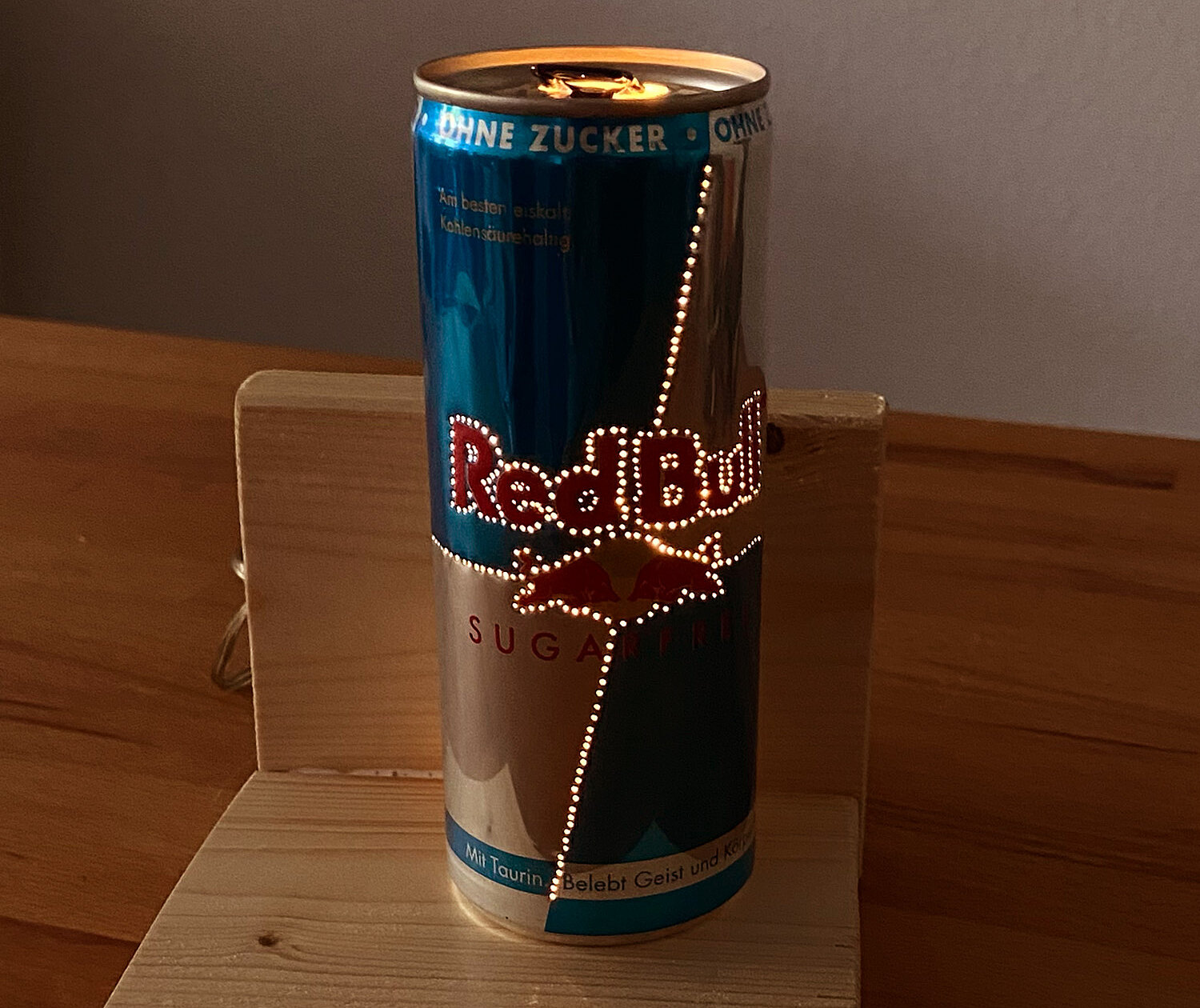 LED-Tischleuchte aus Getränkedose basteln