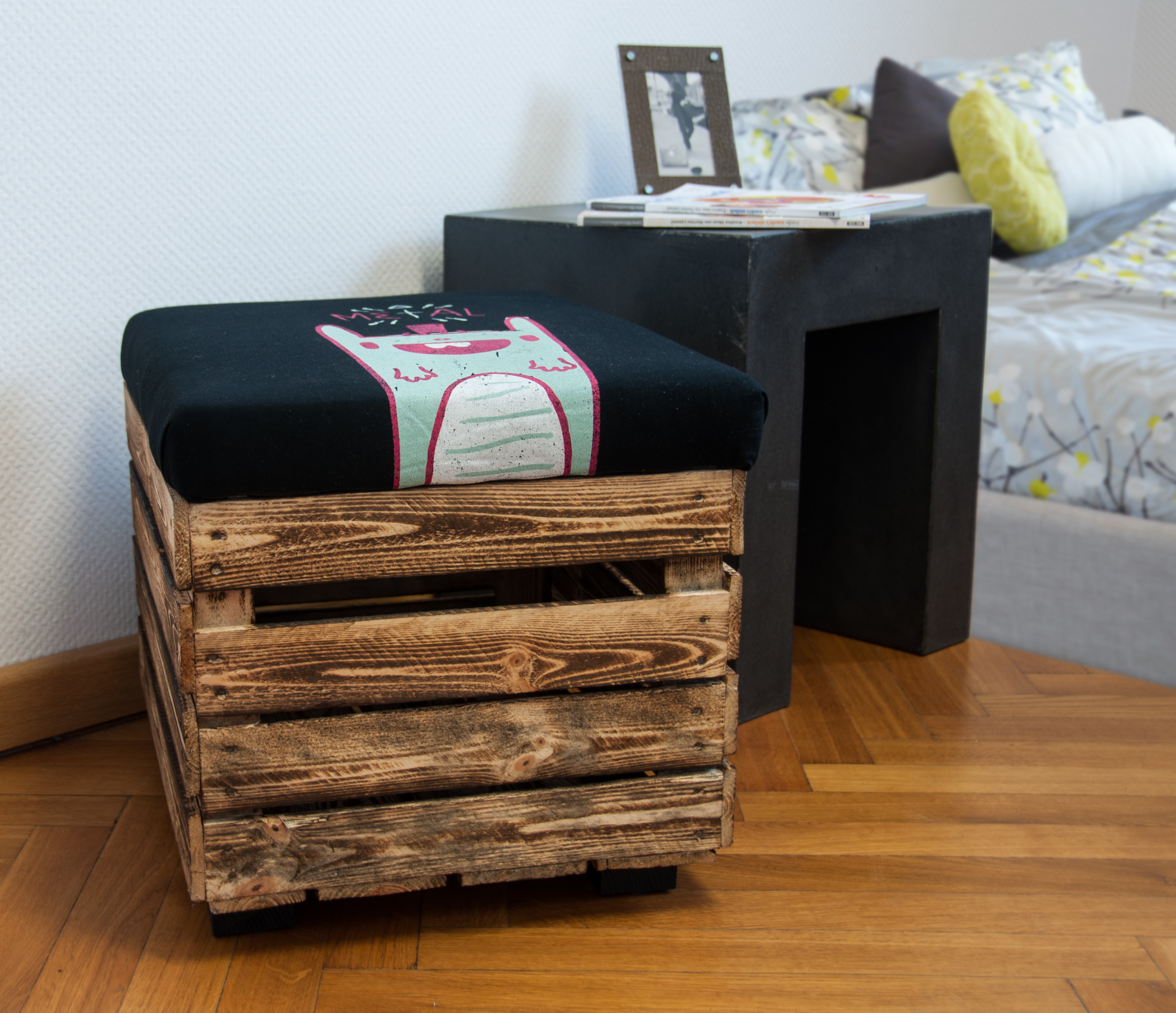 Alte Kiste + T-Shirt = Hocker