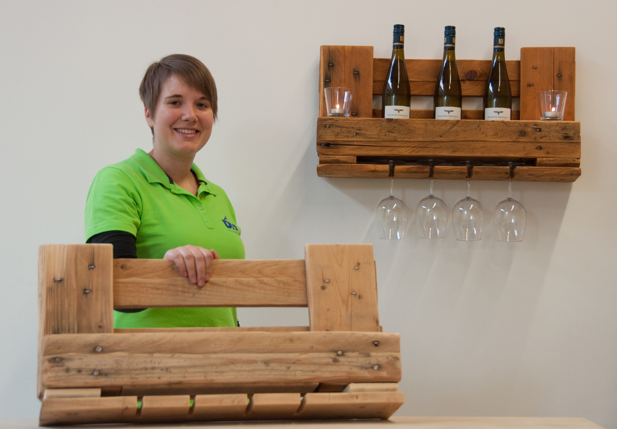 Schickes Weinregal aus Paletten