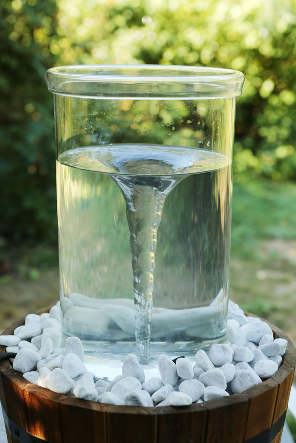 Wasserspiel mit Mini-Tornado
