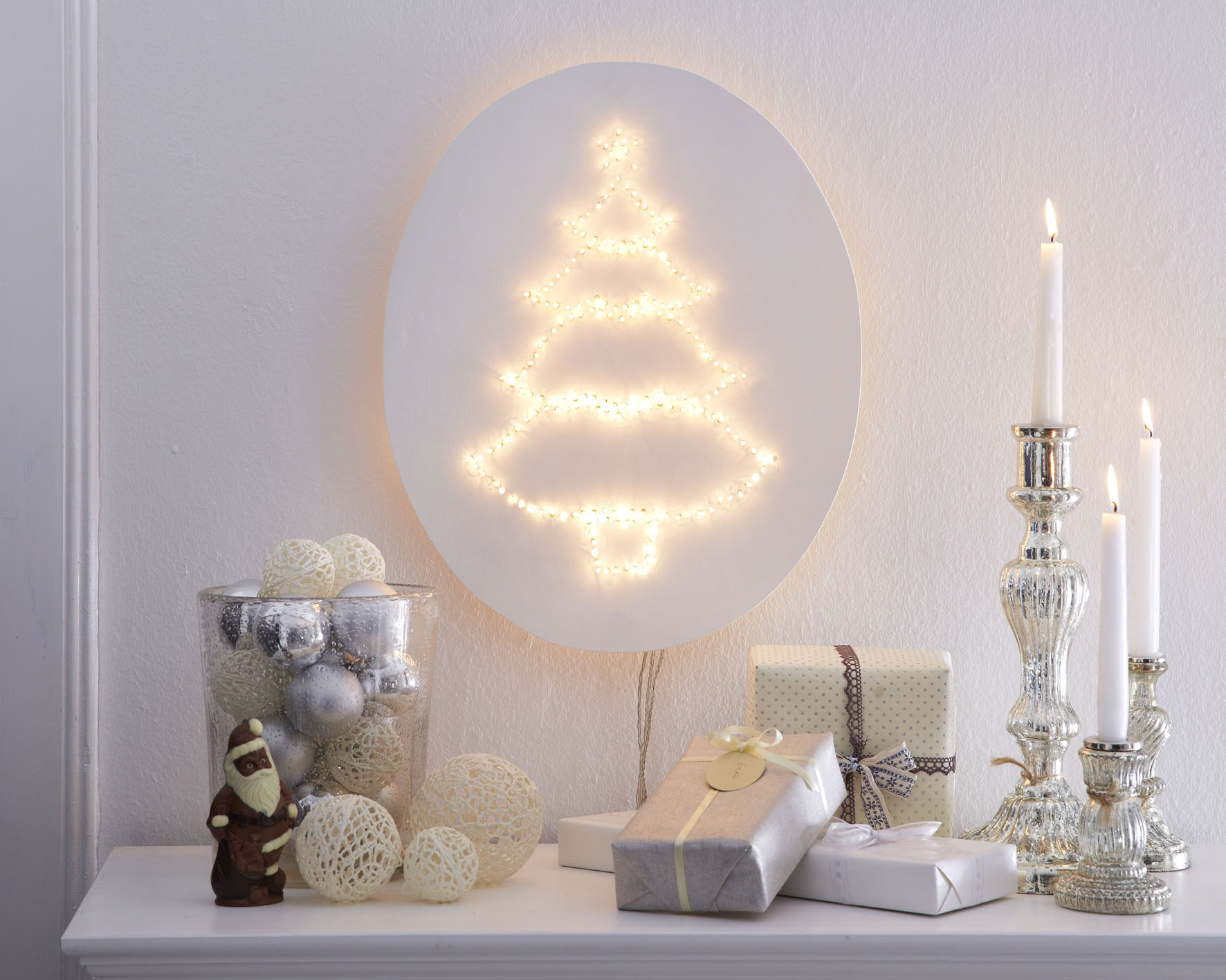 Kleines Wandbild mit Lichterkette