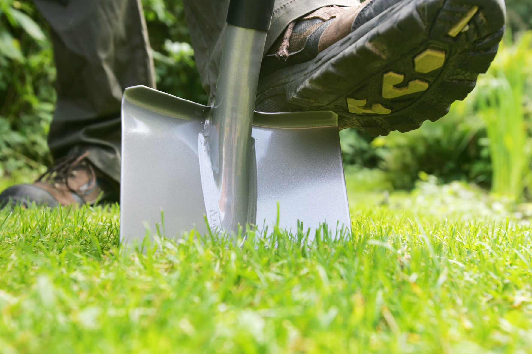 Erde im Garten wird ab und zu auf den Kopf gestellt